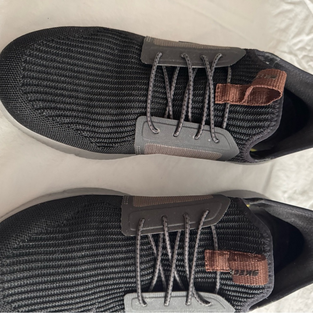 Skechers Men's Black and Brown Knit Sneakers